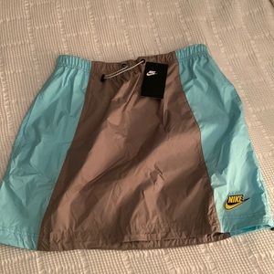 New Size M Nike Women's Icon Clash Sportswear NSW Polyester Woven Skirt